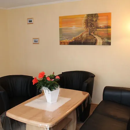 Beachside In With Private Terrace Apartament Pepelow